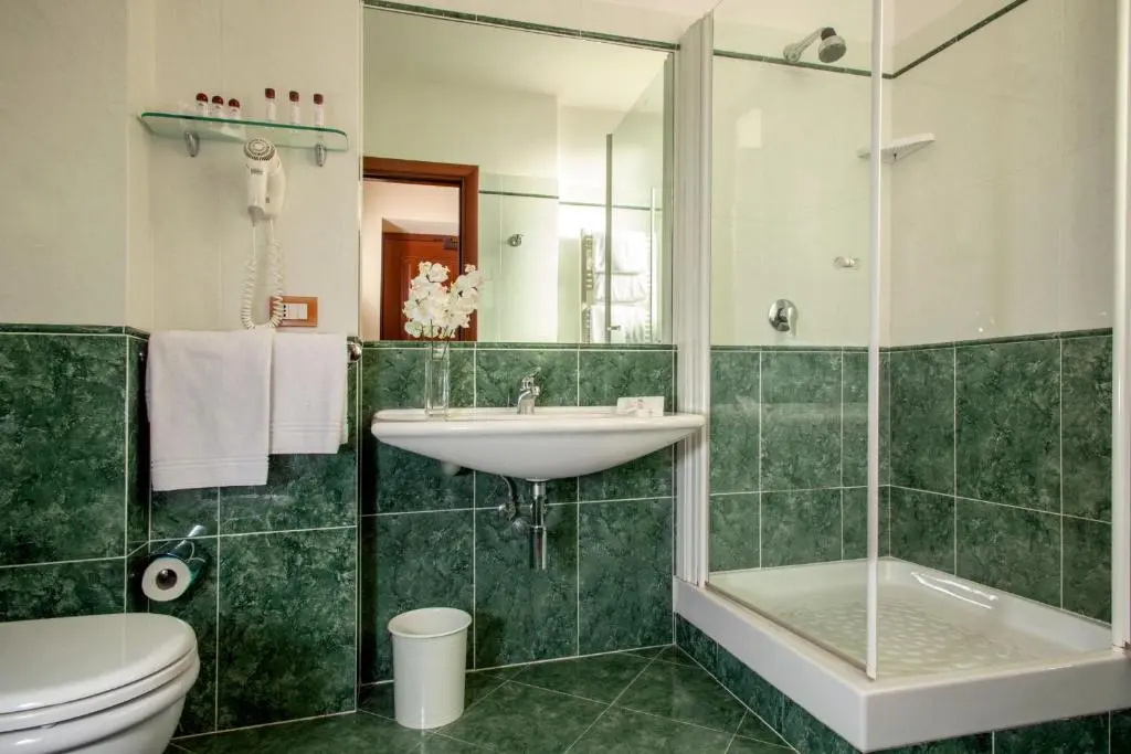Double room (full double bed)
