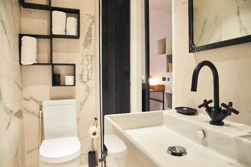 Madrigal hotel 160