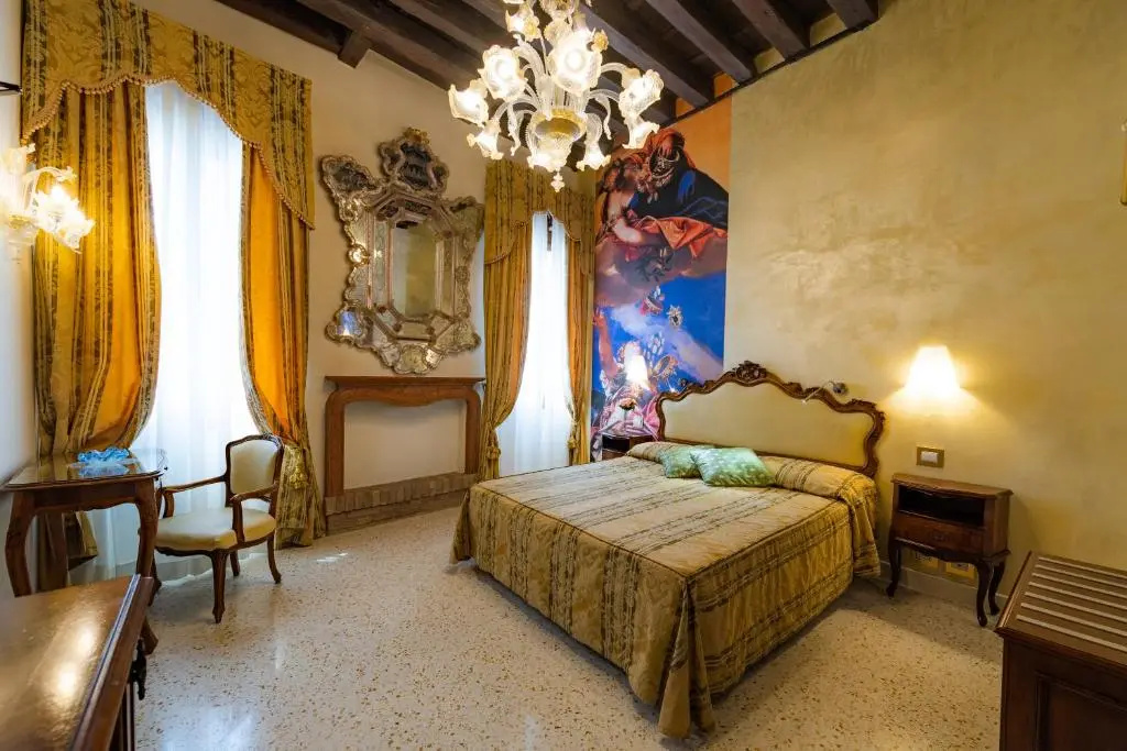 Deluxe Double room with square view (full double bed)