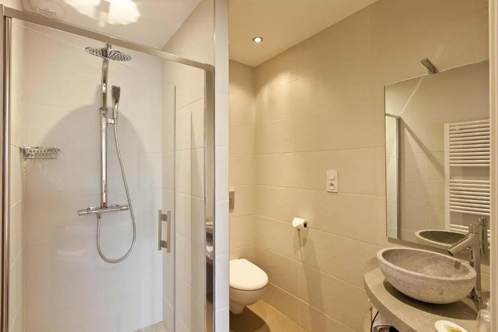Comfort room