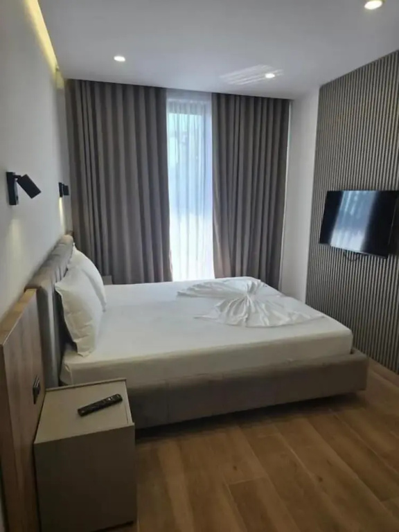Standard Double room with balcony and with mountain view (full double bed)