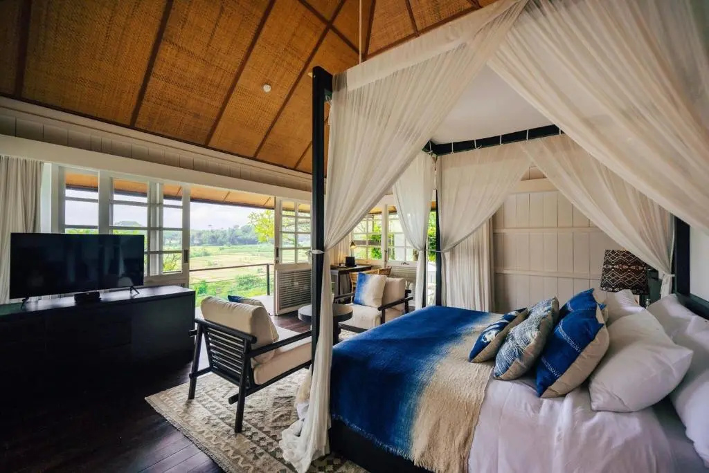 Suite with mountain view