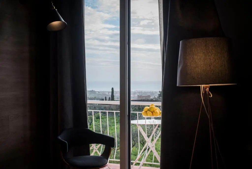 Deluxe Double room with balcony and with sea view (full double bed)
