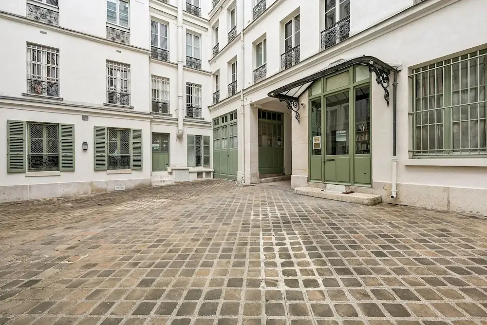 Stylish 3BR Near Tuileries Gardens