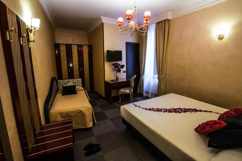 Standard Triple room