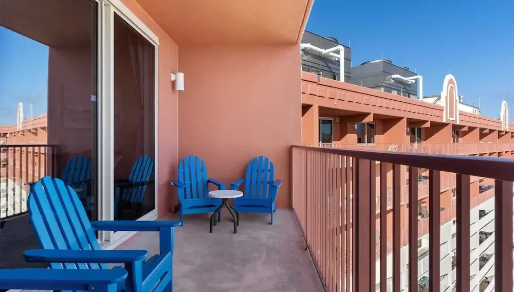Beachfront Condo, Oceanview Balcony, Lagoon Pool Thomas Dr #2308 by Avantstay