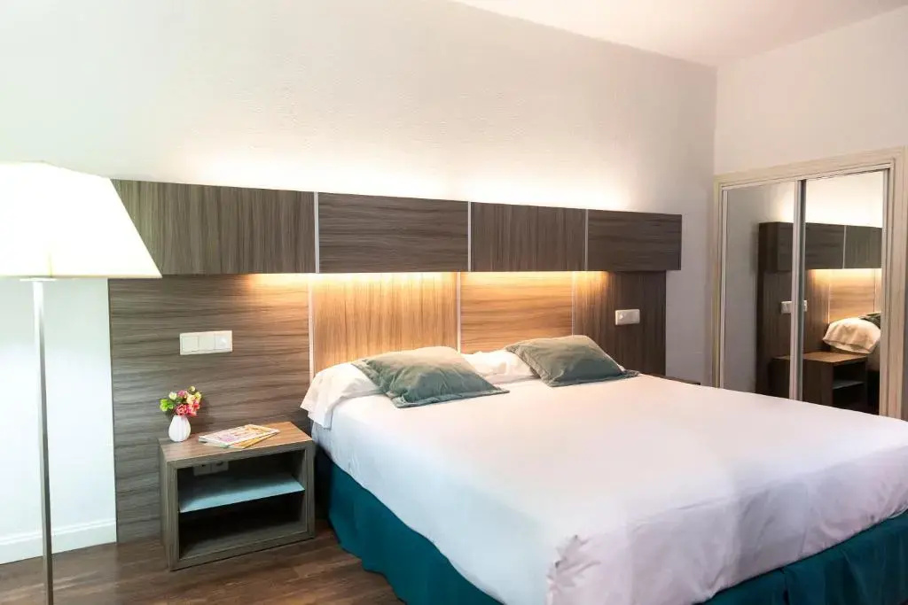 Double room (full double bed)