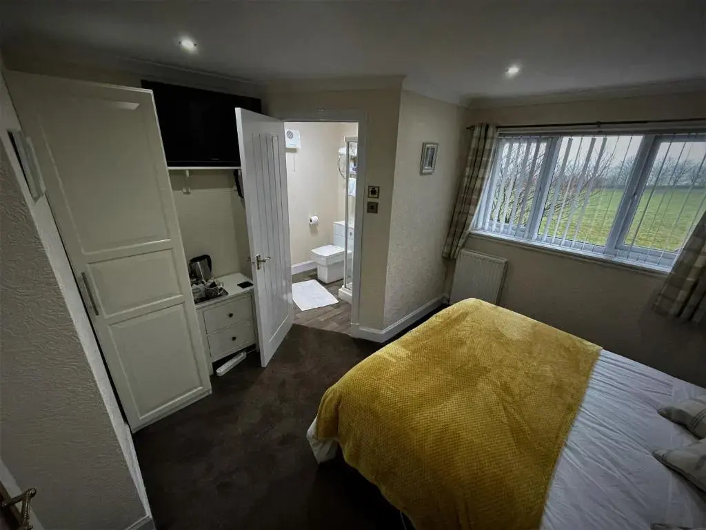 Deluxe Double room with garden view full double bed