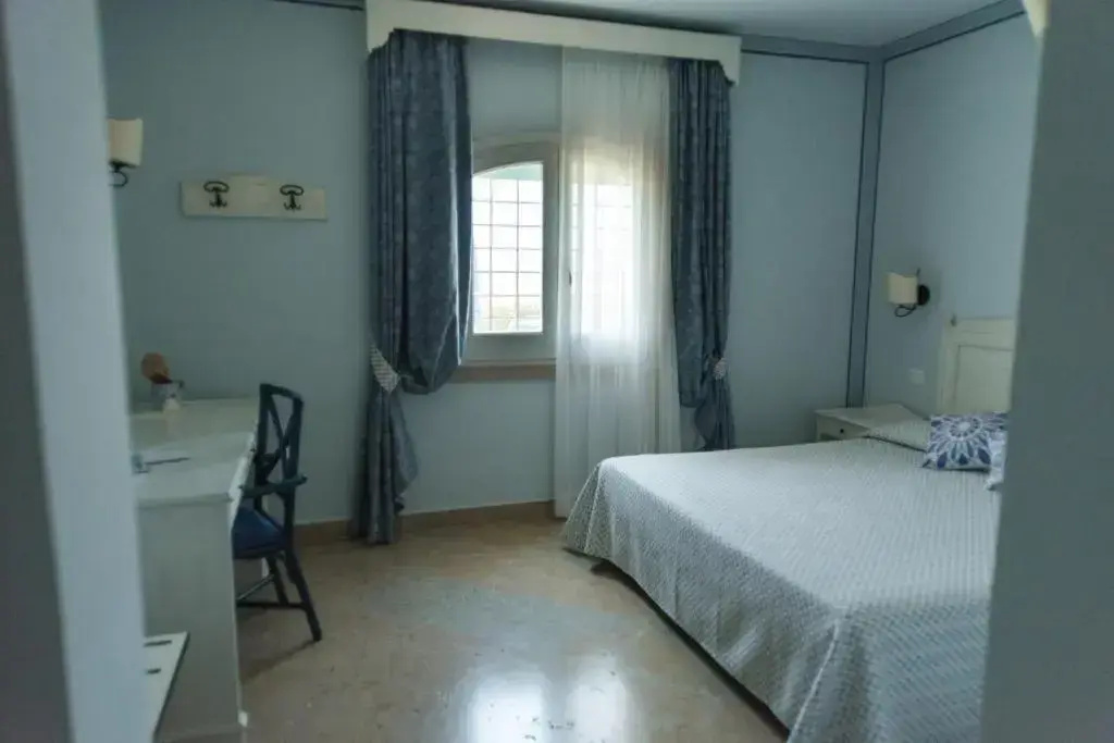 Standard Double room with sea view (full double bed)