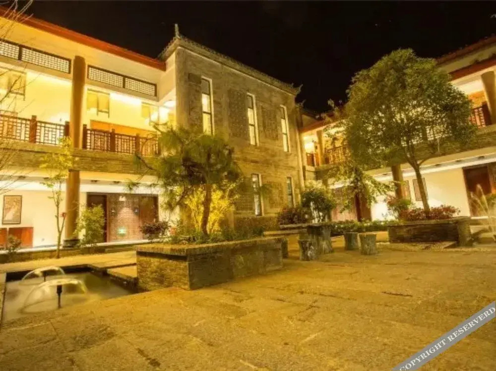 Holiday Inn Resort, Hoi Ying Lang