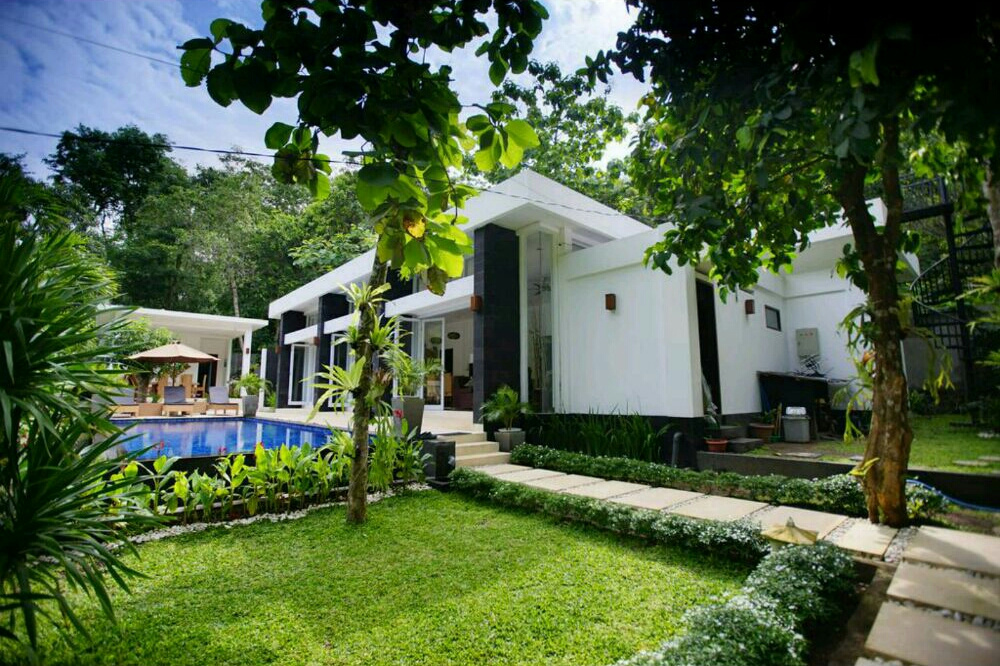 4 Bedrooms Sextuple Villa