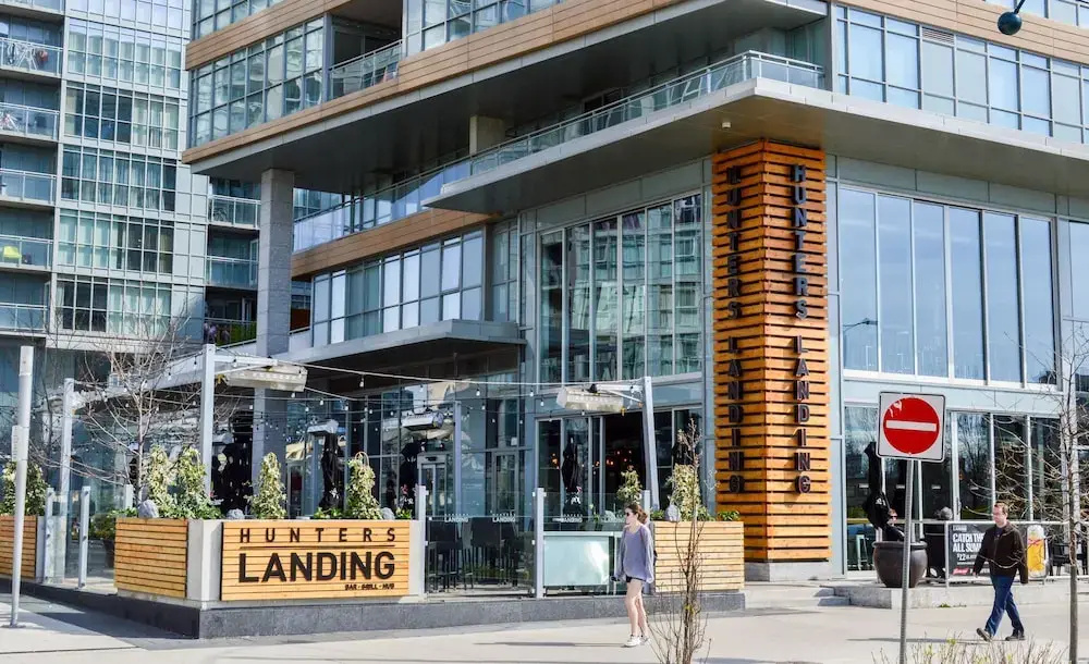 CN Tower View Design apart 3BD-2BA DT