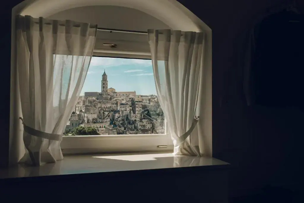 Standard Triple room with city view