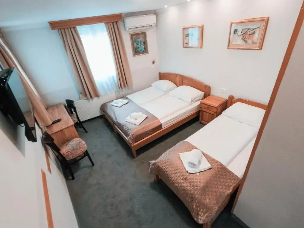 Deluxe Triple room with mountain view