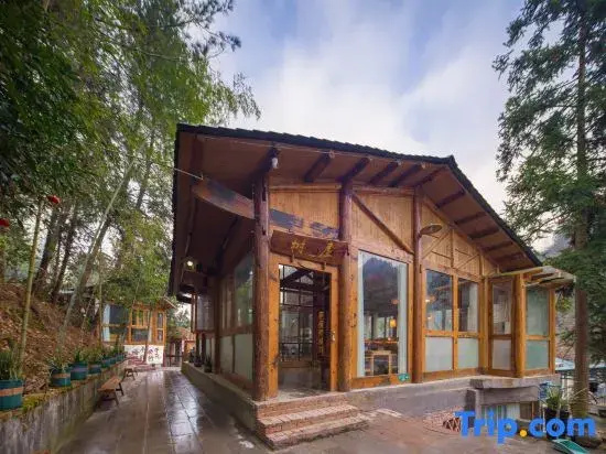 ASTRIA | Moruo Qixin Mountain House (Zhangjiajie National Forest Park West Gate)
