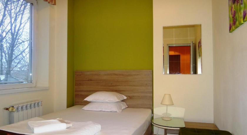 gallery_image_hidden_5