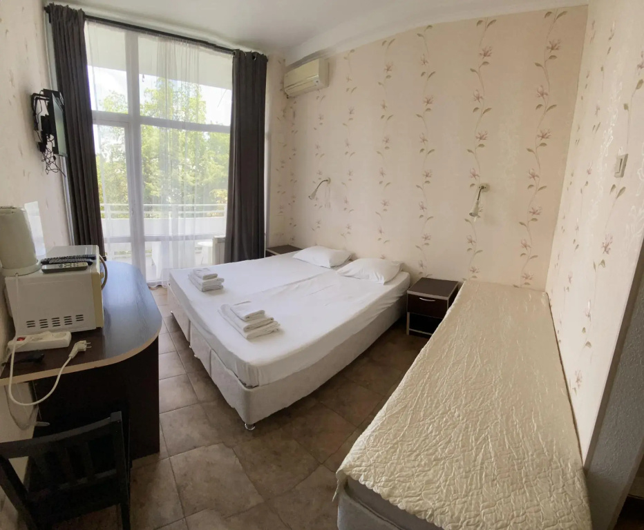 Standard Triple room with balcony and with partial sea view