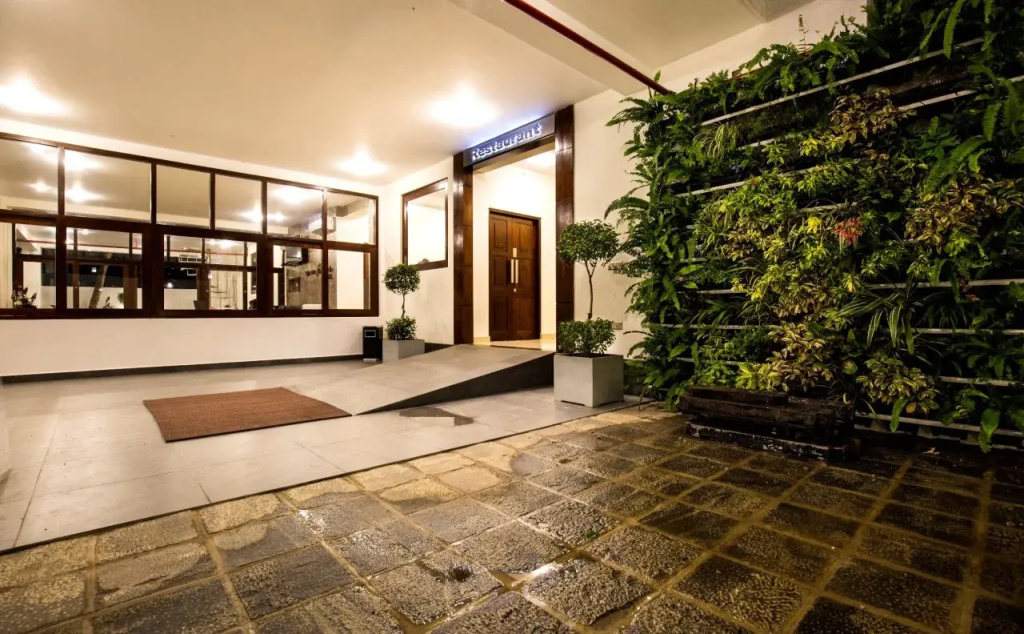 Lobby & Reception