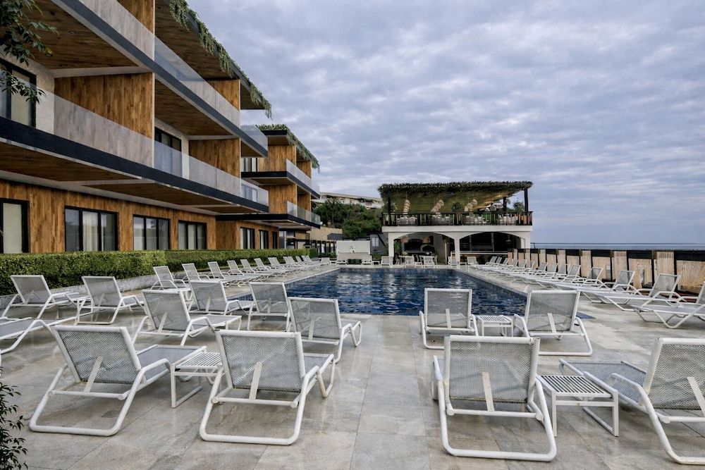 Bluezone Club Residences