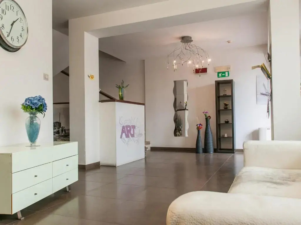 Lobby & Reception