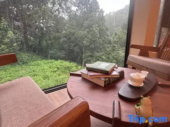 Cloud-Veiled Mountain Realm Retreat, Lishui Songyang