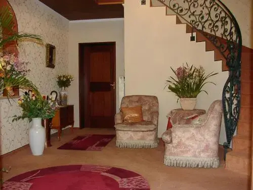 Lobby & Reception