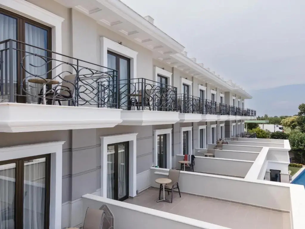 Standard Double room with pool view (full double bed)