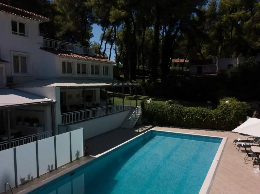 5 Bedrooms Villa