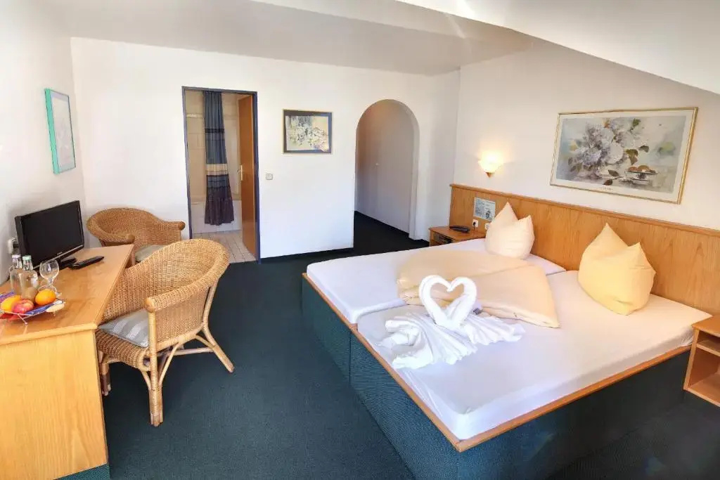 Standard Double room with balcony (full double bed)