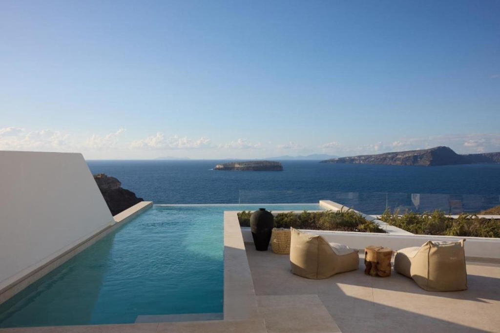 Omna Caldera Suites