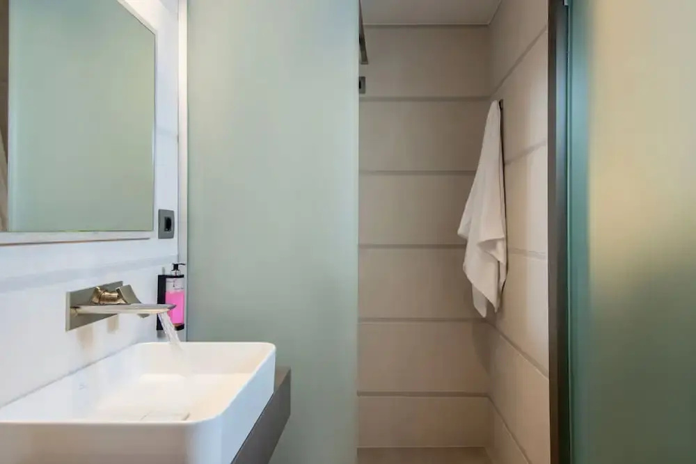 1 Bedroom Deluxe Apartment with pool view