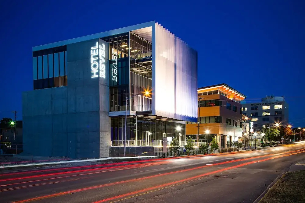 Hotel Revel