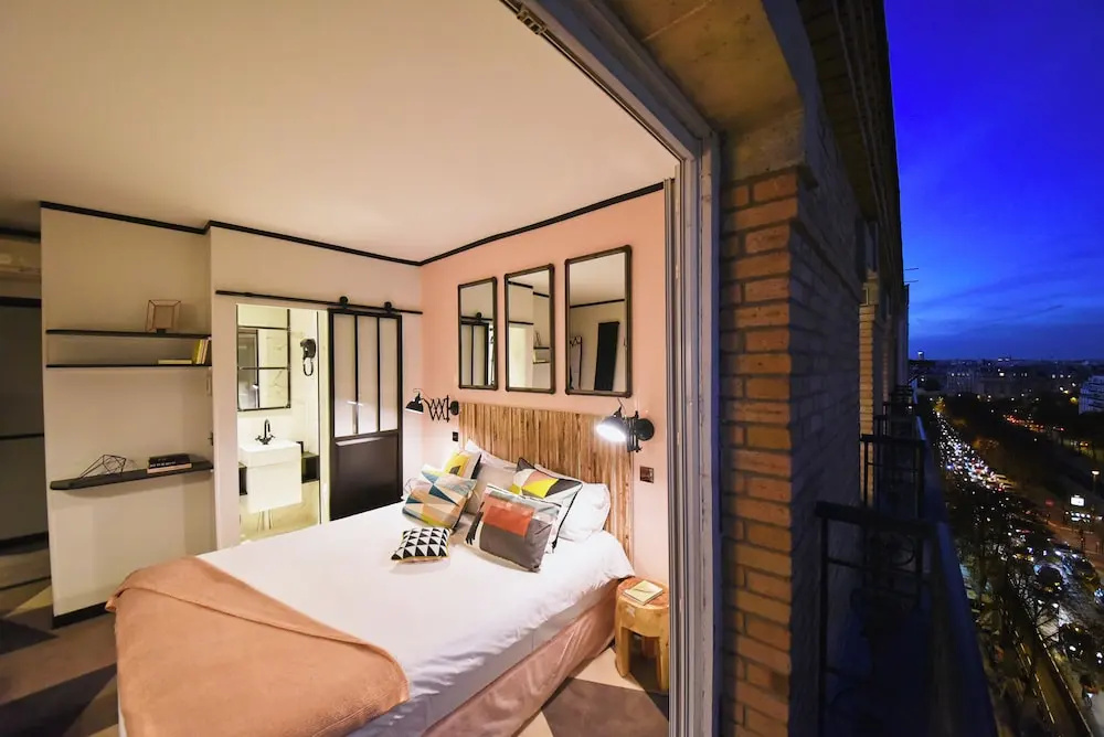 Madrigal hotel 168