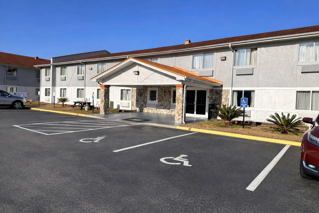Rodeway Inn & Suites Jacksonville near Camp Lejeune