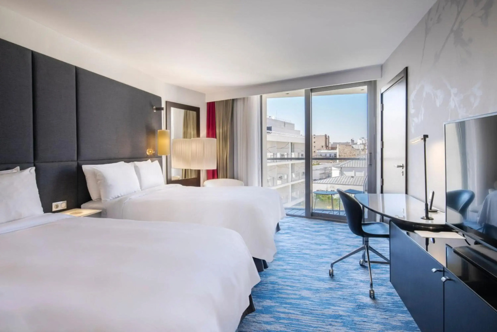Отель Renaissance Paris Arc de Triomphe Hotel в Париже