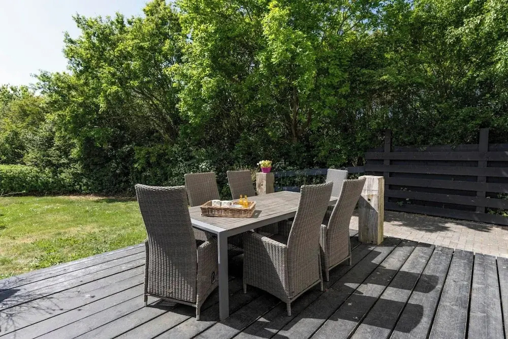 Pretty Holiday Home With Garden