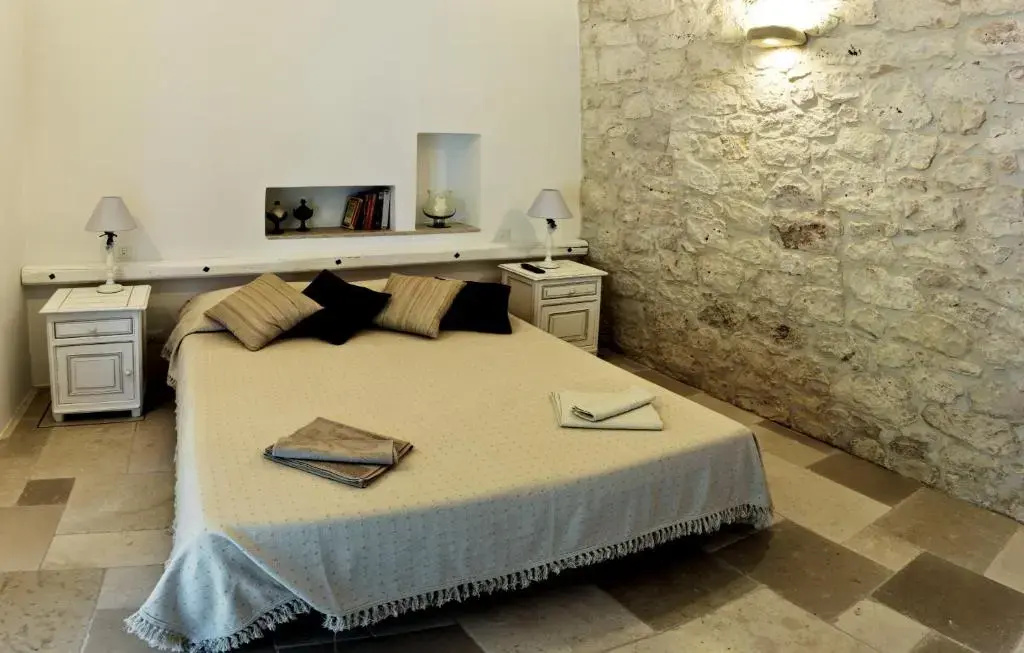 Deluxe Double room with garden view (full double bed)