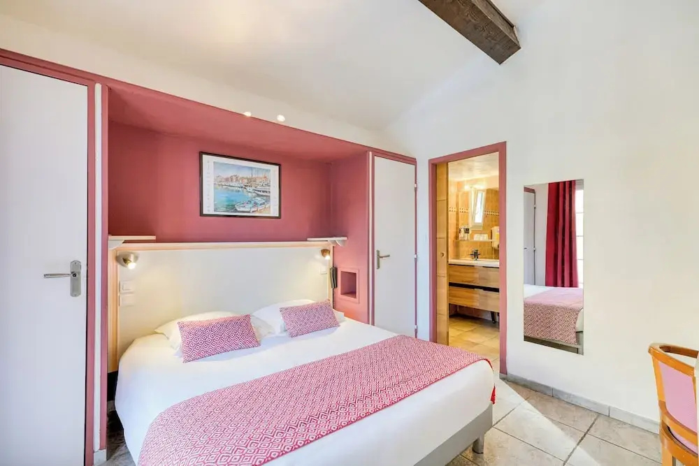 Standard Double room with garden view (full double bed)