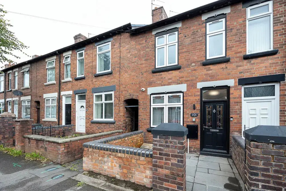 Cosy 4 Bed Townhouse Near Keele University and Royal Stoke Hospital