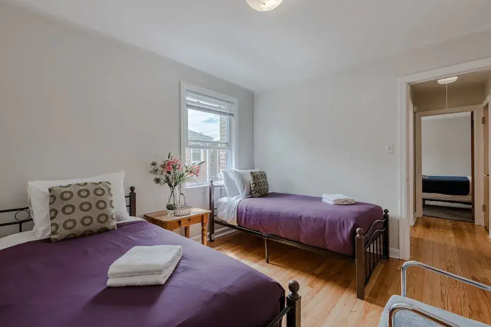 Bright and Charming 2 Bed Apartment in Evanston by AllSet Turnover - фото 2