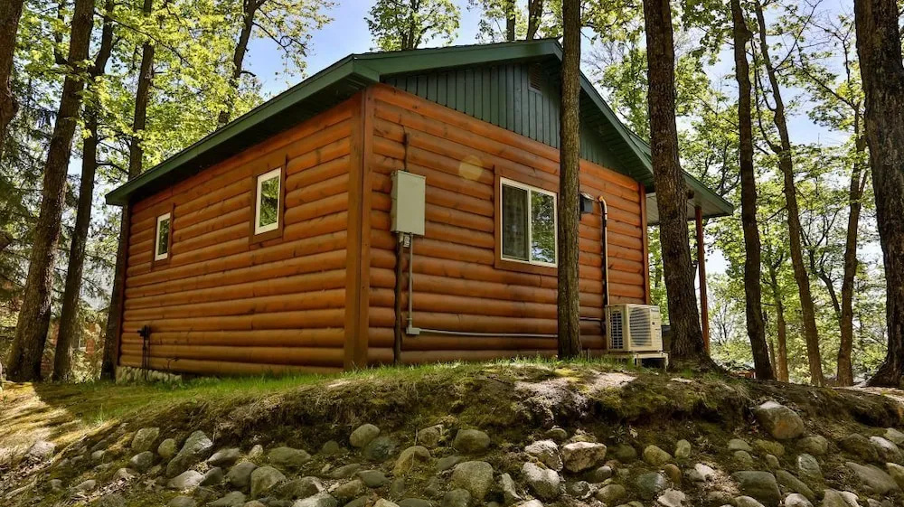 Standard Double room with lake view (full double bed)