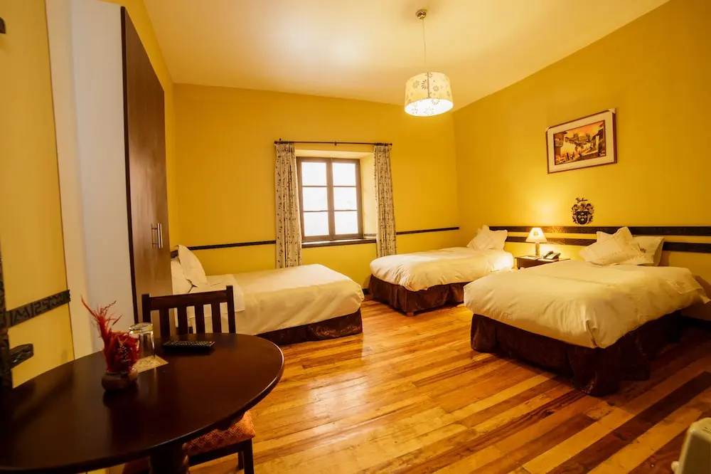 Yabar Hotel Plaza - Chambres