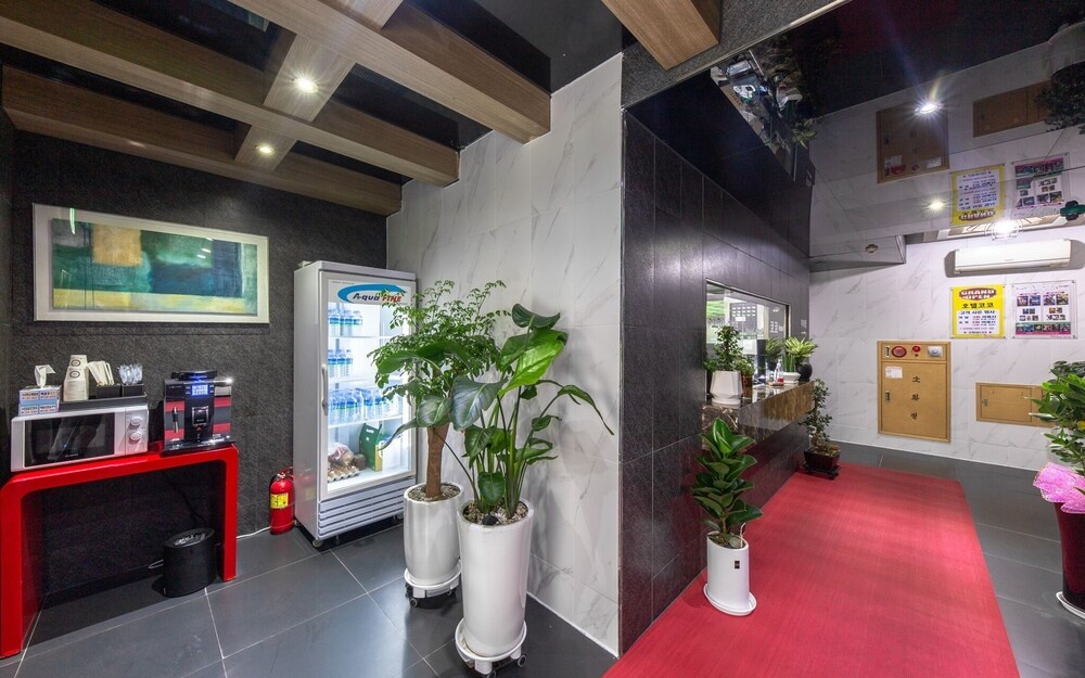 Suwon Hotel Coco — 2