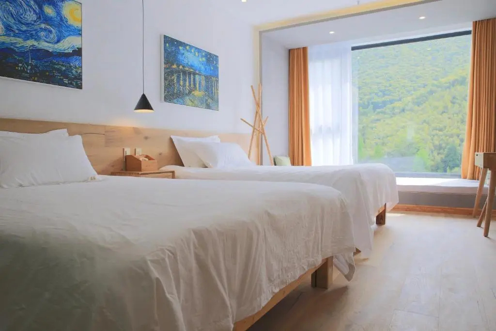 Standard Family room with mountain view