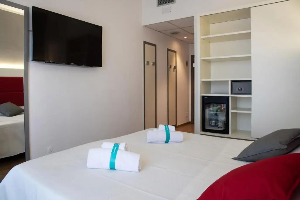 Standard Double room with balcony (full double bed)