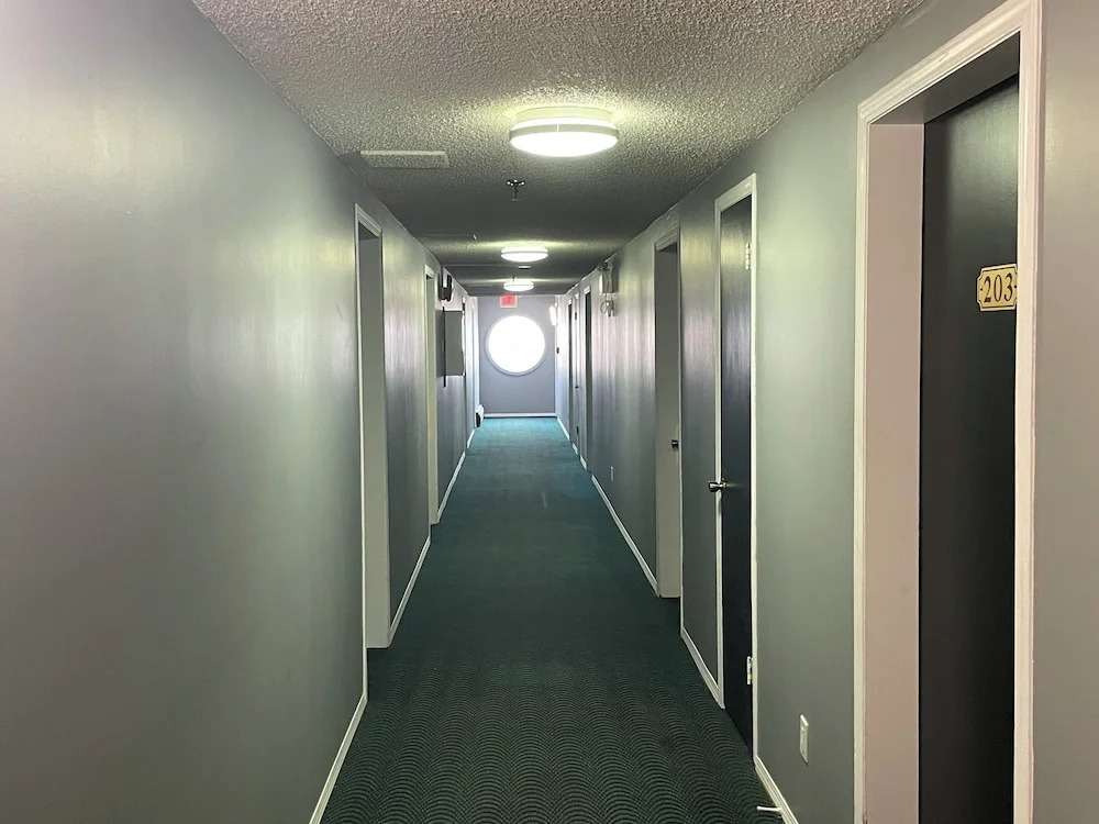 Grizzly Motor Hotel - фото 10