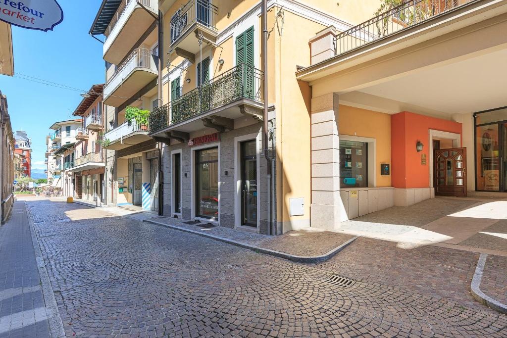 Dolfin - Nel Centro di Stresa - by Impero House