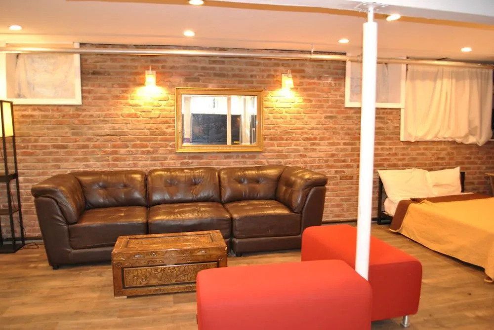 L 3 Downtown Newark Guesthouse — фото 6