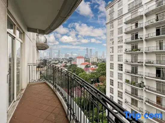 Large & Luxury Menteng Apt 3BR w/ Pool, Gym Wi-Fi