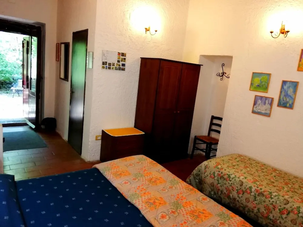 Standard Triple room with garden view